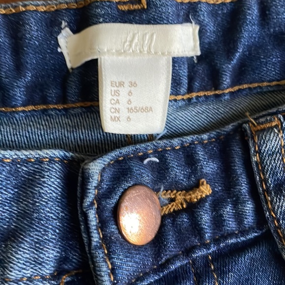 H&M jean shortie shorts size 6 - Picture 3 of 3